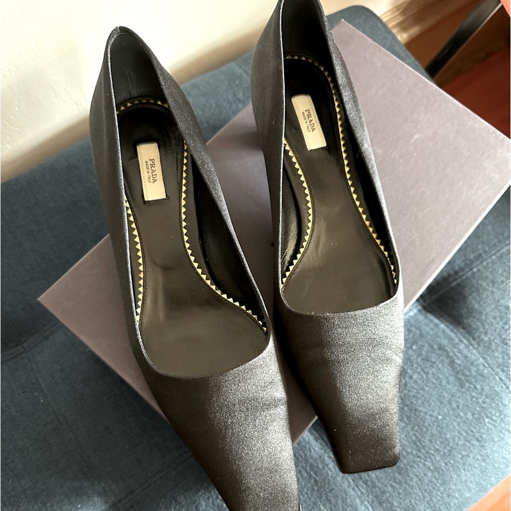 Prada Calzature Donna Black Satin Kitten Heels- size 37.5 EU/7 US
